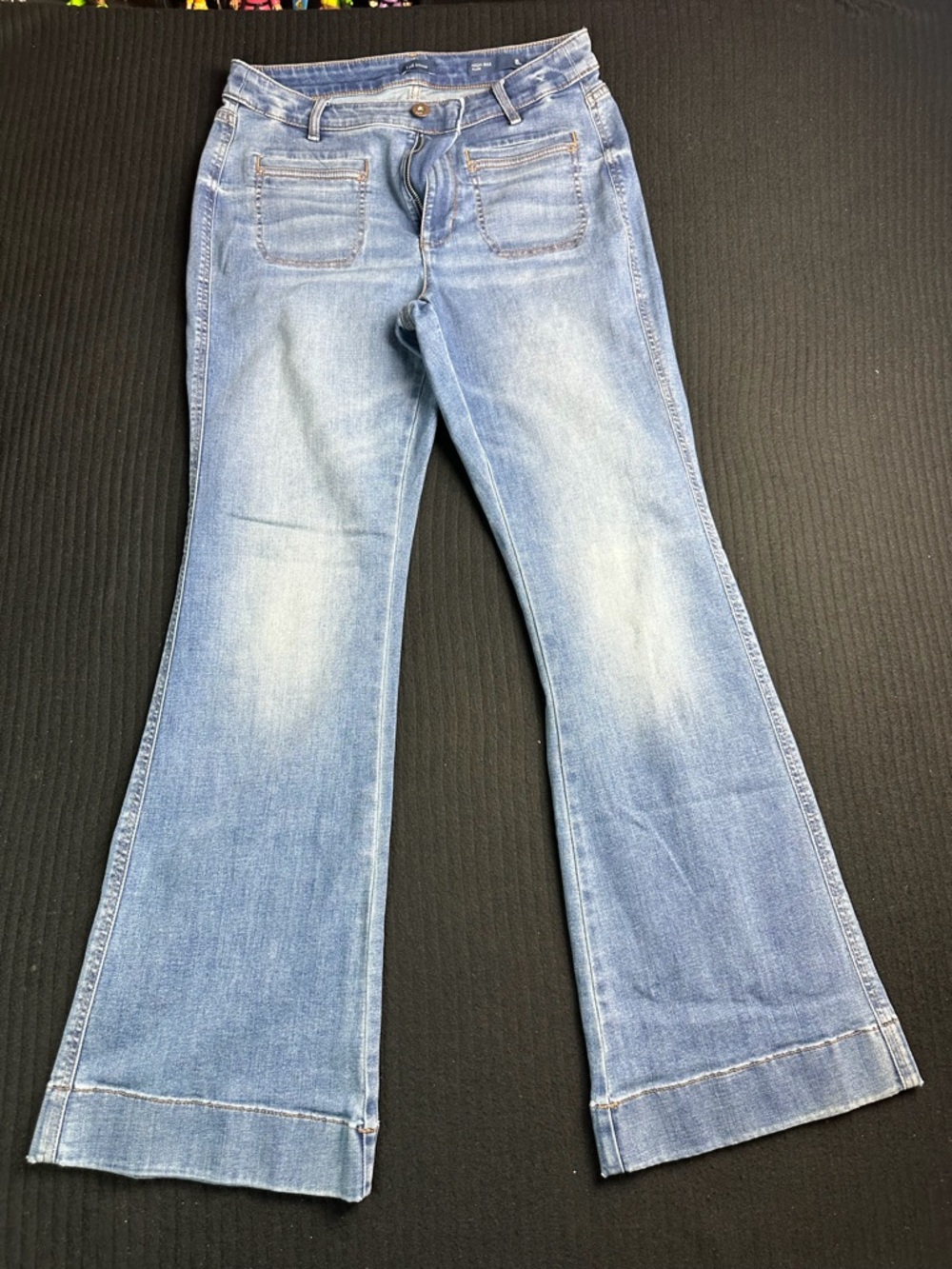 Women's Light Blue Wide-Leg Jeans - Flared Hem